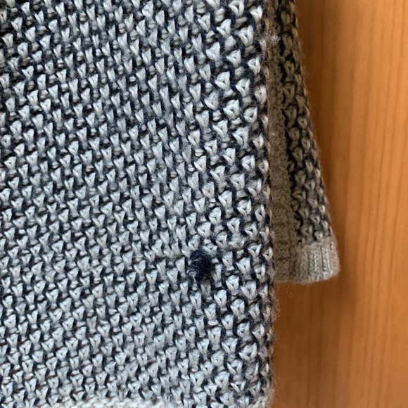 Comfortable GAP Sweater Poncho - Picture 4 of 9